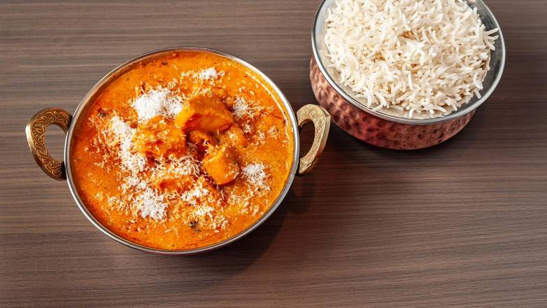 Curry Junction signature dishes Butter ChickenSaag PaneerGarlic Naan﻿﻿﻿